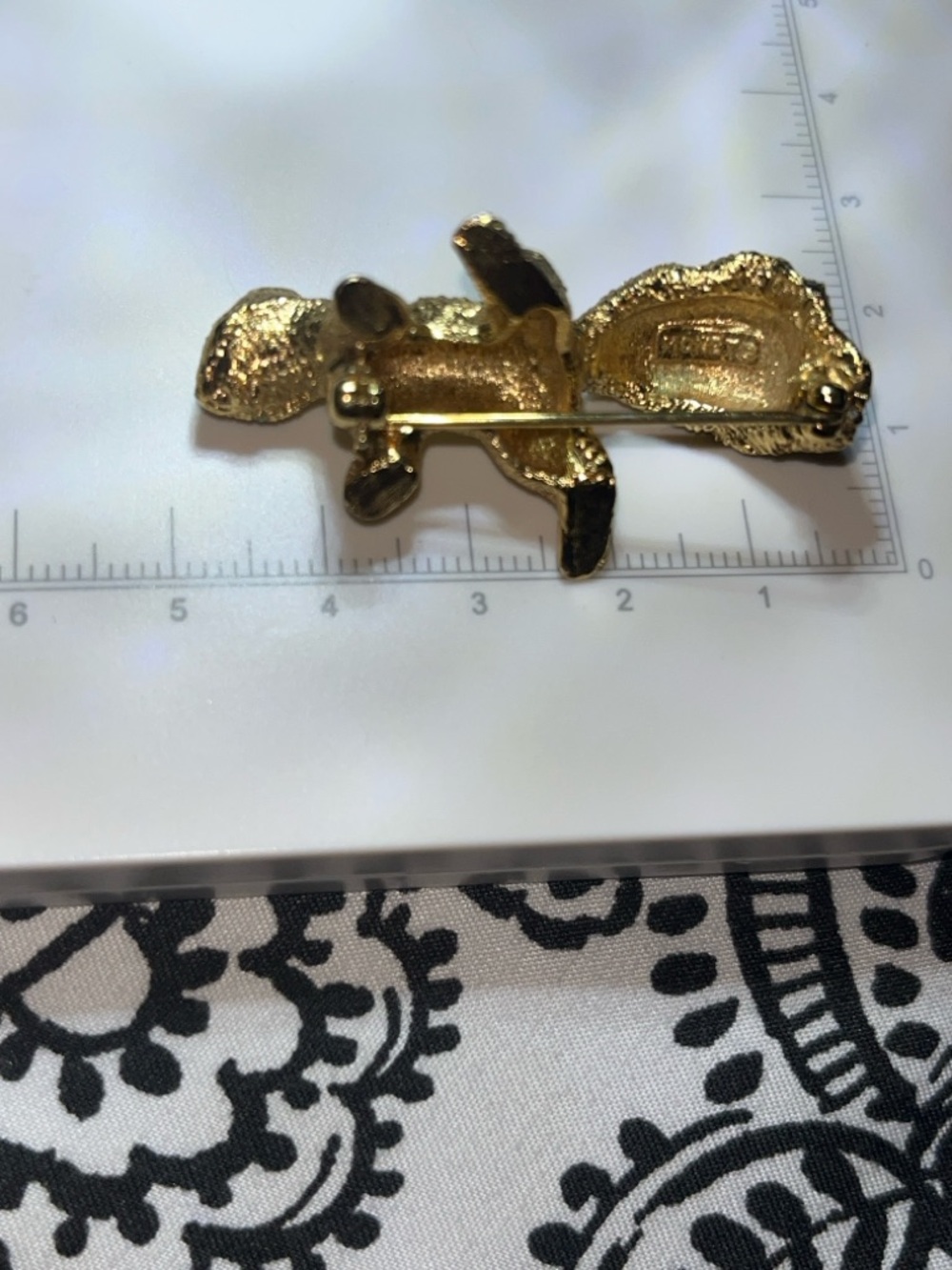 Vintage Monet Squirrel Brooch Gold Tone Red Eye Animal Pin - Picture 3 of 4